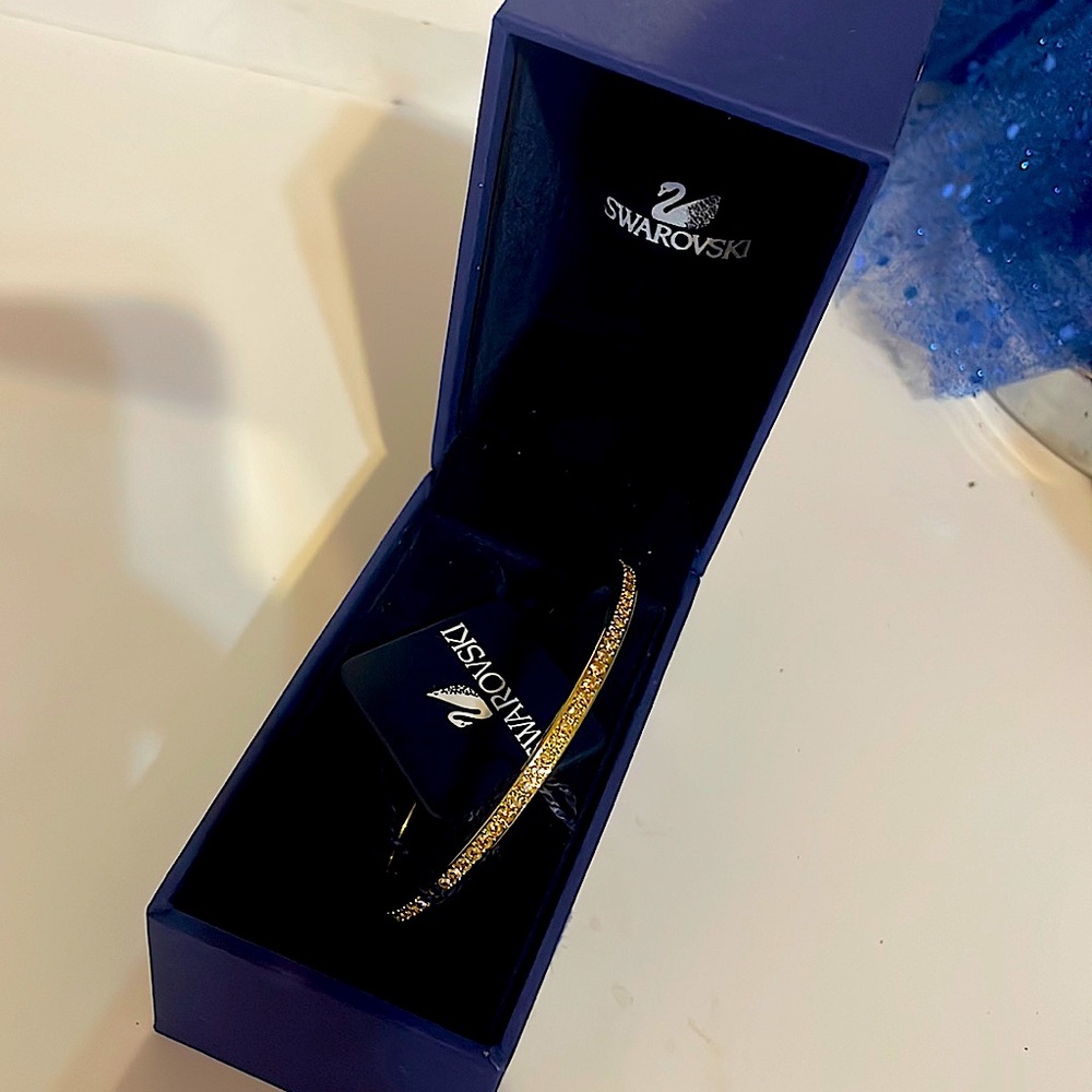 This is a brand new none used Swarovski bracelet